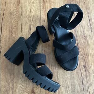 😍Steve Madden Black Strappy Chunky Heel Sandals size 7